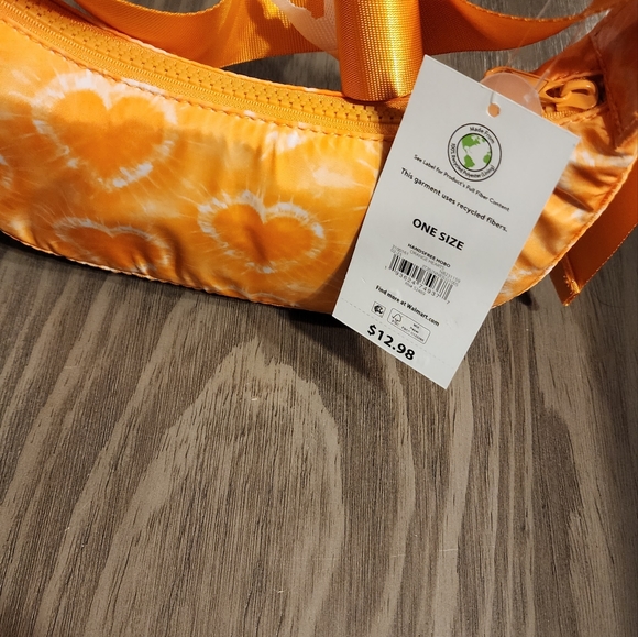 Neon orange tiedye heart crossbody bag - Picture 2 of 3